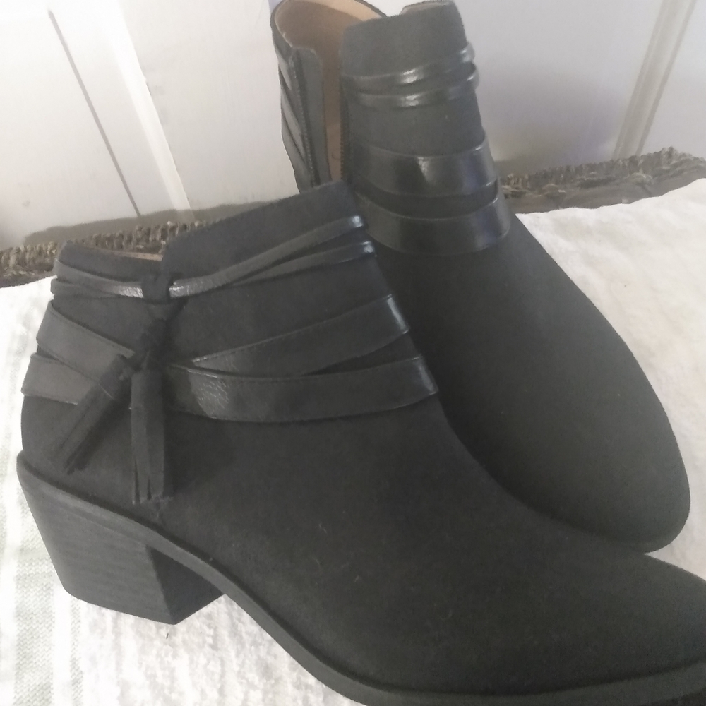 Boots - Picture 3 of 5